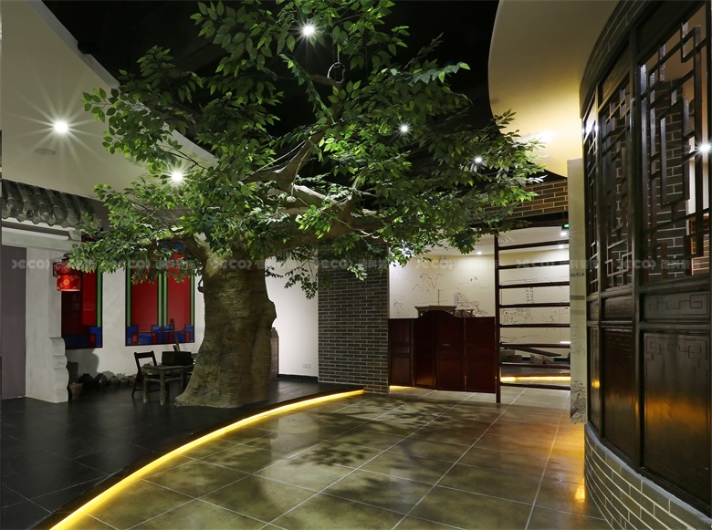 如何通過展館設(shè)計(jì)來創(chuàng)造一個(gè)引人入勝的展示場景？