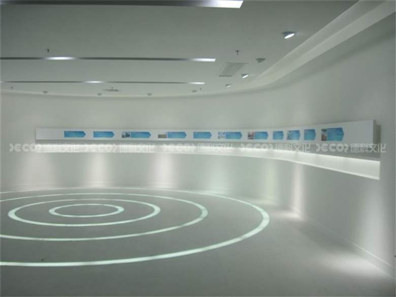 工業(yè)產(chǎn)品展廳裝修的重型展臺(tái)省錢(qián)設(shè)計(jì)